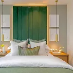 Oakley Central London Apartment
